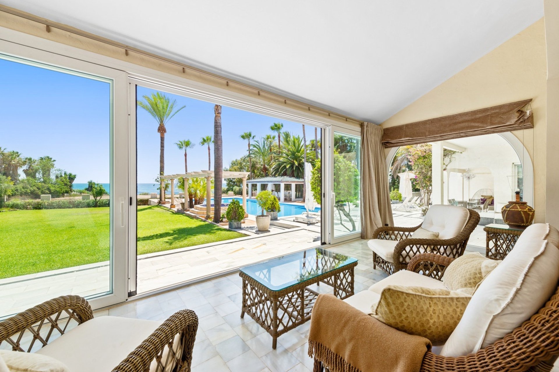 Resale - Villa - Estepona - Estepona Centro