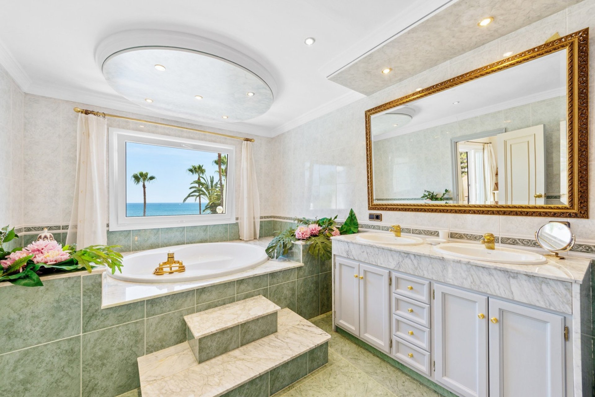 Resale - Villa - Estepona - Estepona Centro