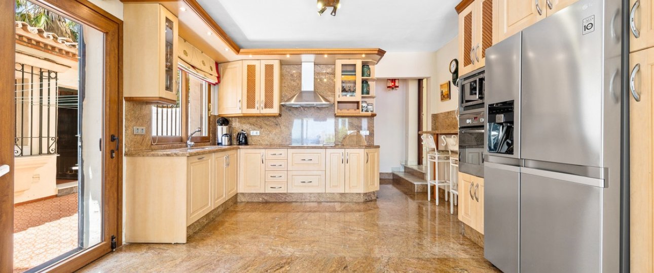 Resale - Villa - Estepona - Estepona Centro