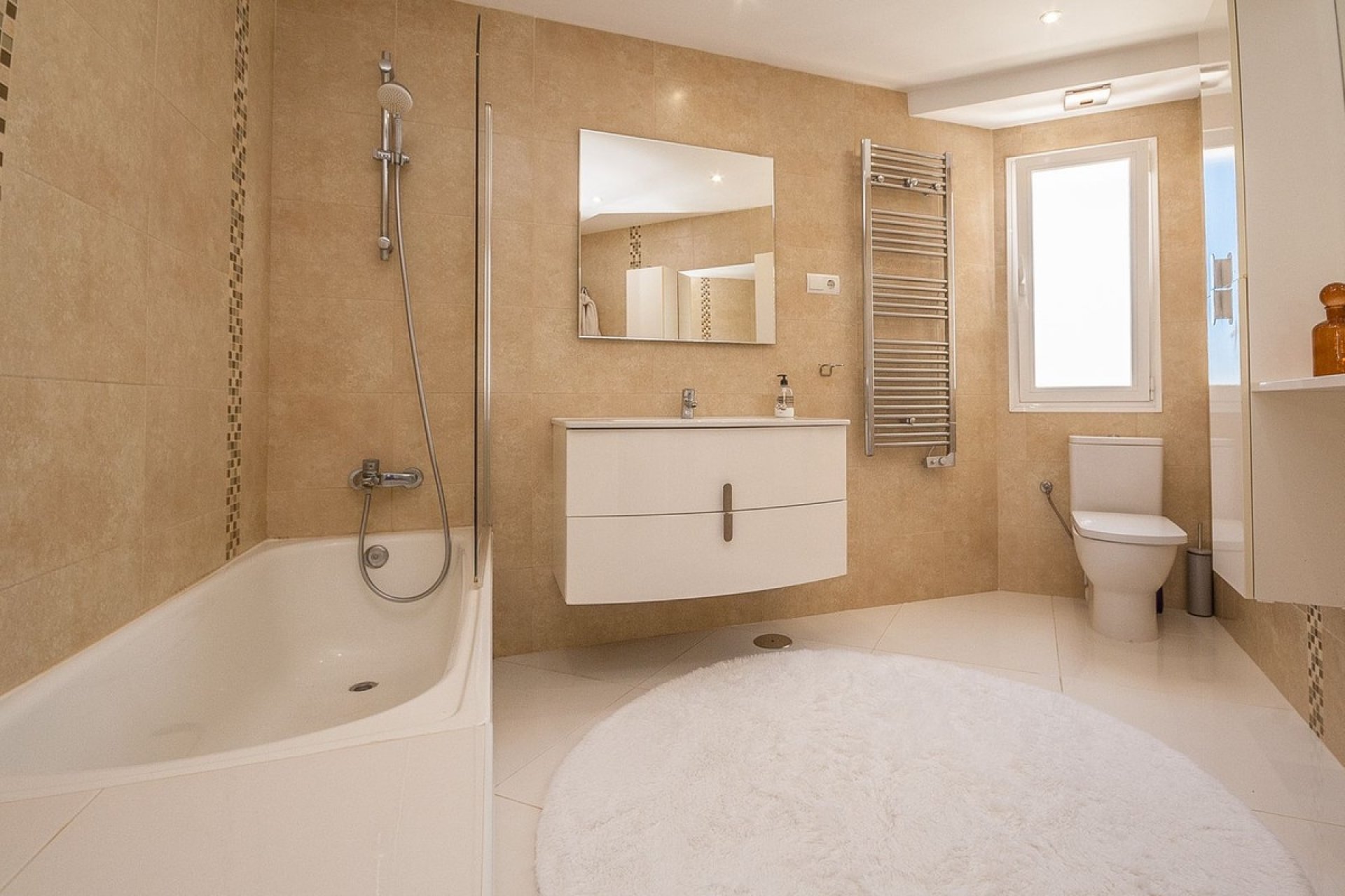 Resale - Villa - Estepona - Estepona Centro