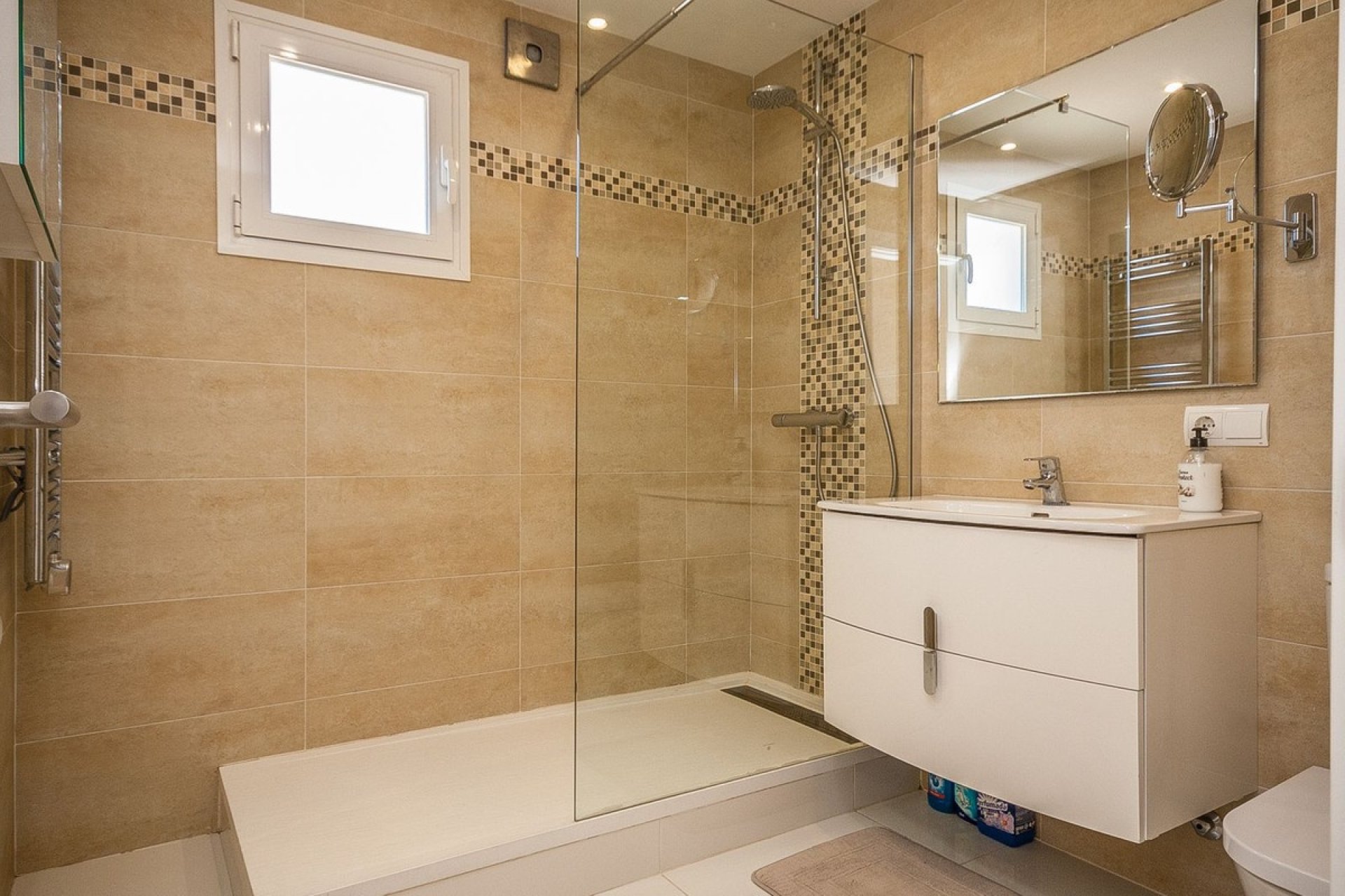 Resale - Villa - Estepona - Estepona Centro