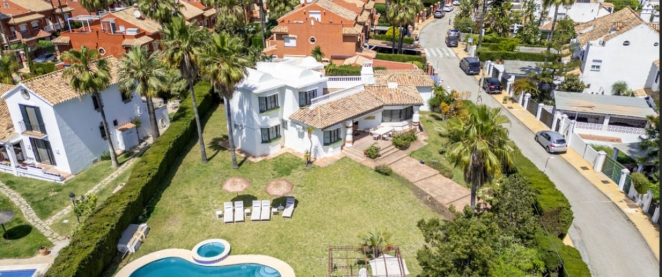 Resale - Villa - Estepona - Estepona Centro