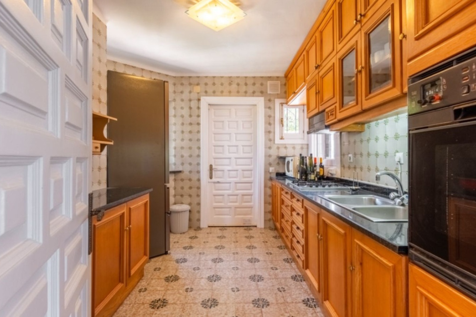 Resale - Villa - Estepona - Estepona Centro