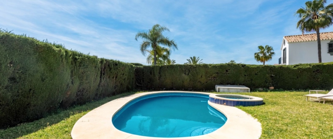 Resale - Villa - Estepona - Estepona Centro