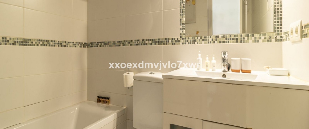 Resale - Villa - Estepona - Estepona Centro