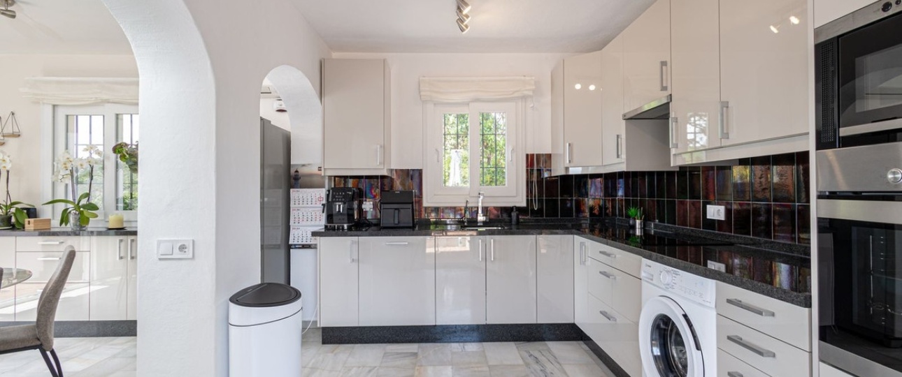 Resale - Villa - Estepona - Estepona Centro