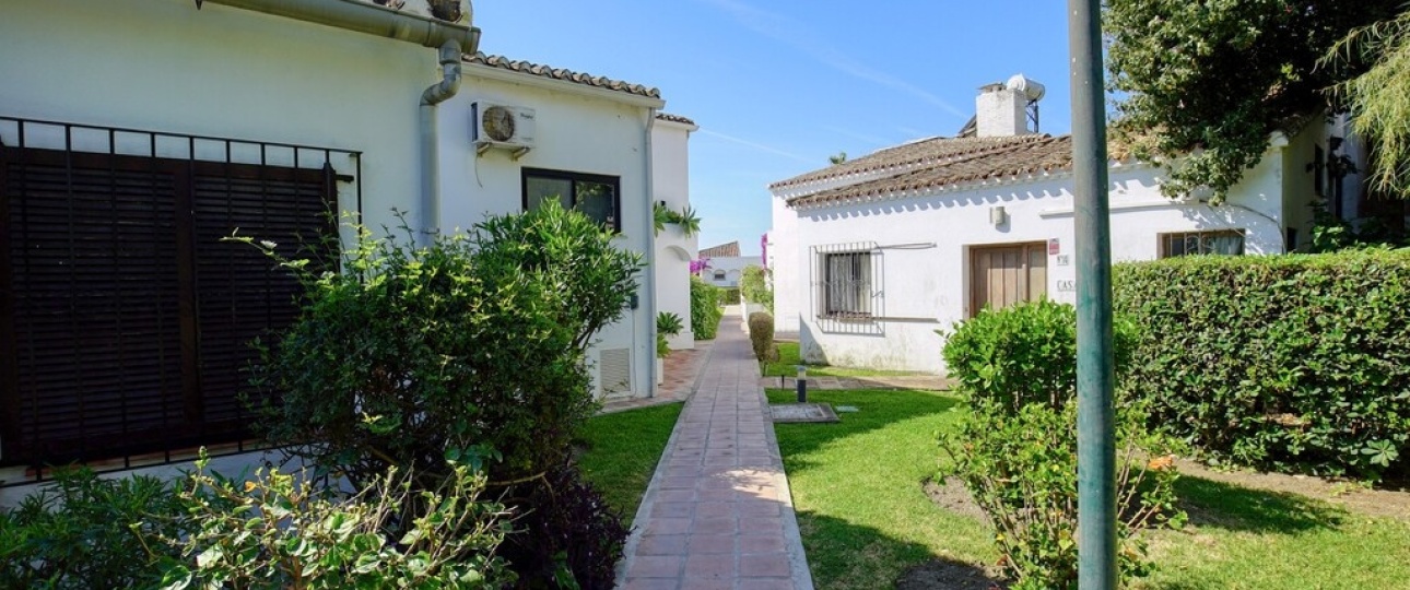 Resale - Villa - Estepona - Estepona Centro