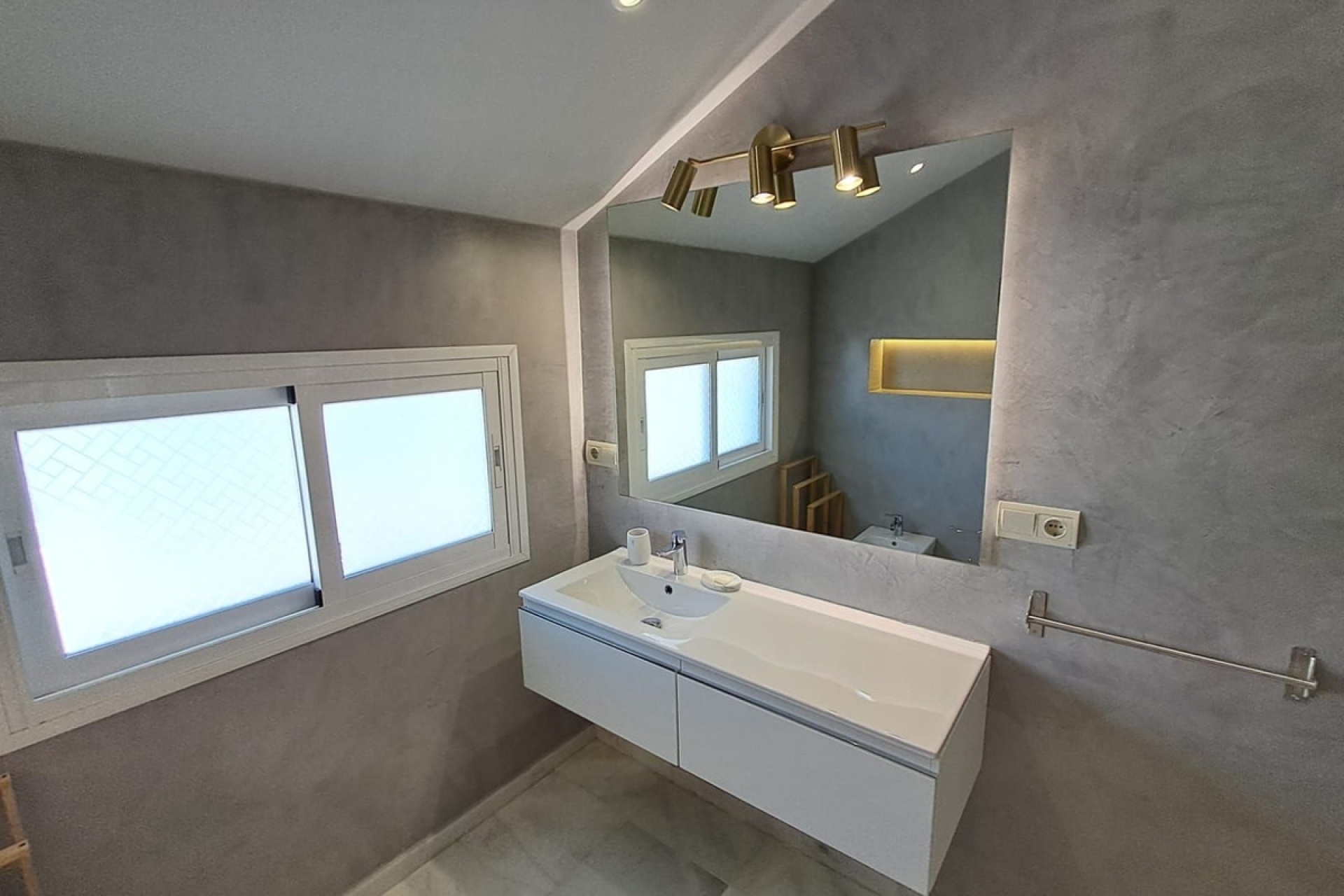 Resale - Villa - Estepona - Estepona Centro