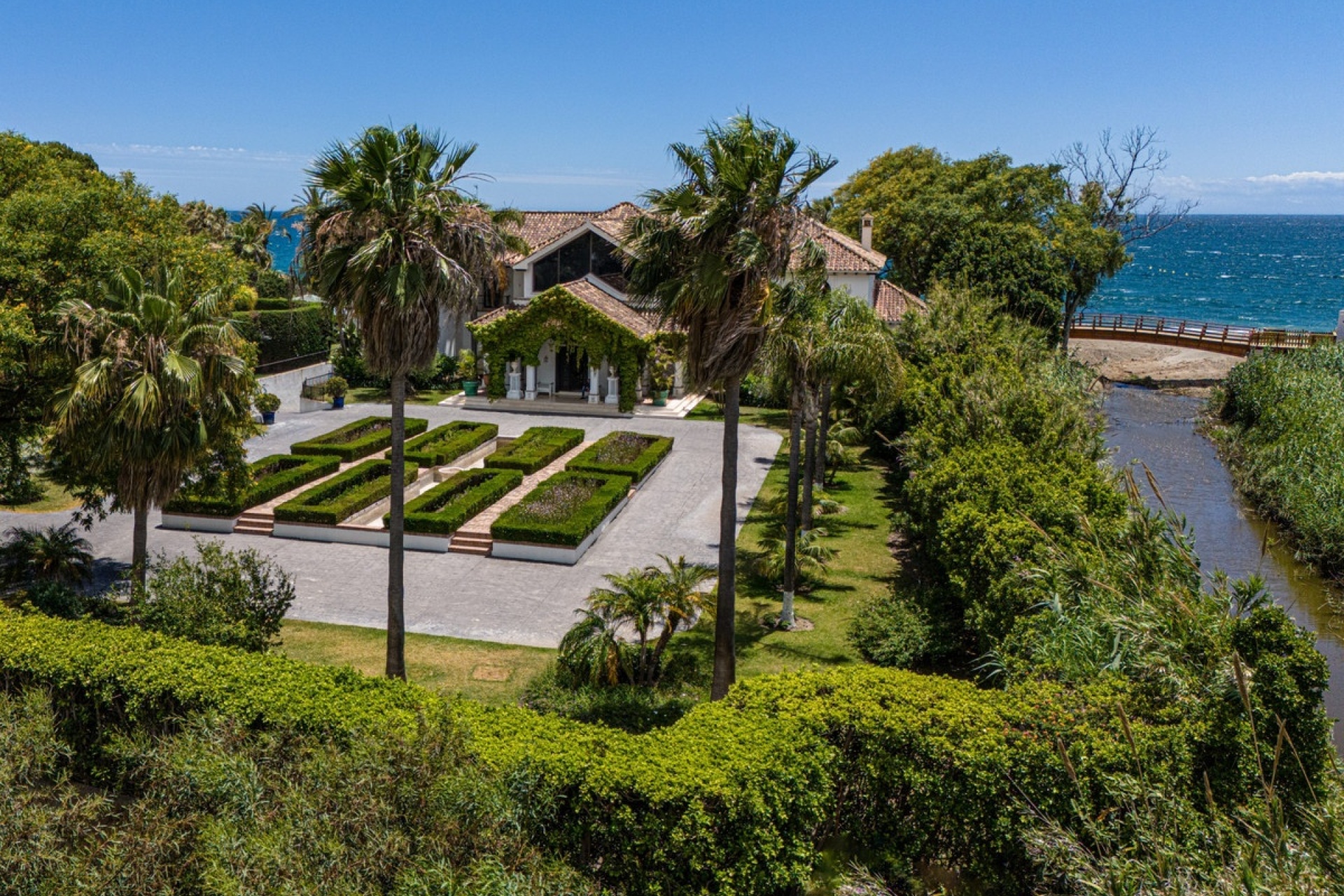 Resale - Villa - Estepona - Estepona Centro