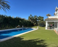 Resale - Villa - Estepona - Estepona Centro