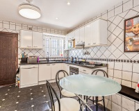 Resale - Villa - Estepona - Estepona Centro