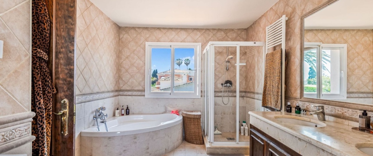 Resale - Villa - Estepona - Estepona Centro