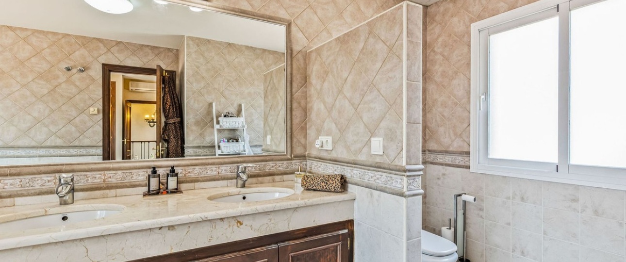Resale - Villa - Estepona - Estepona Centro