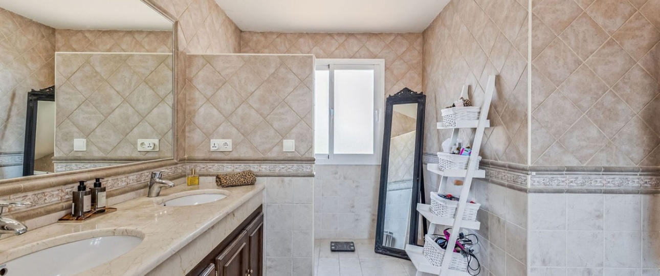 Resale - Villa - Estepona - Estepona Centro