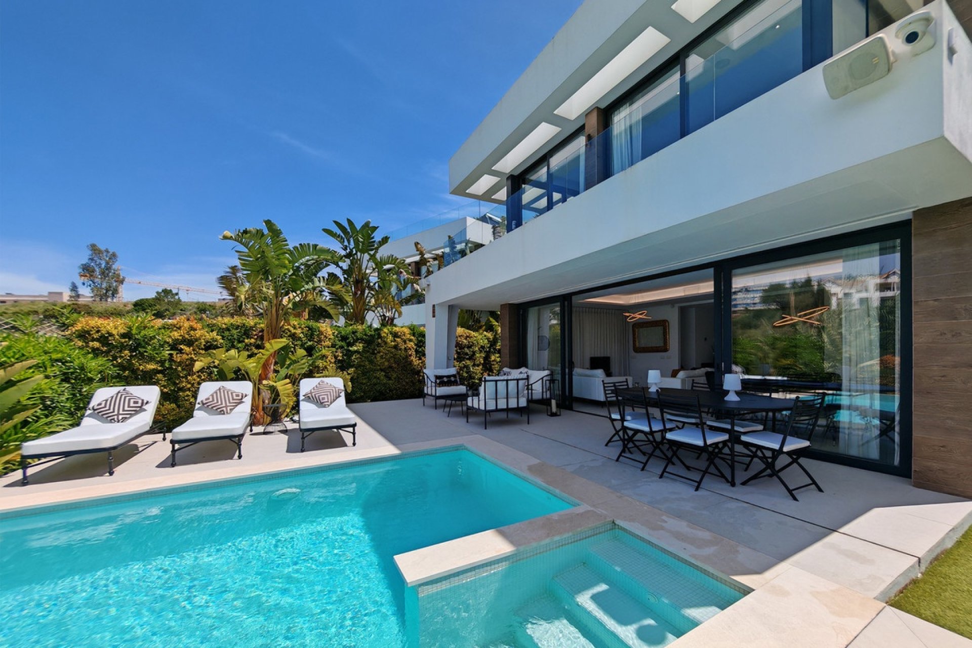 Resale - Villa - Estepona - Estepona Centro