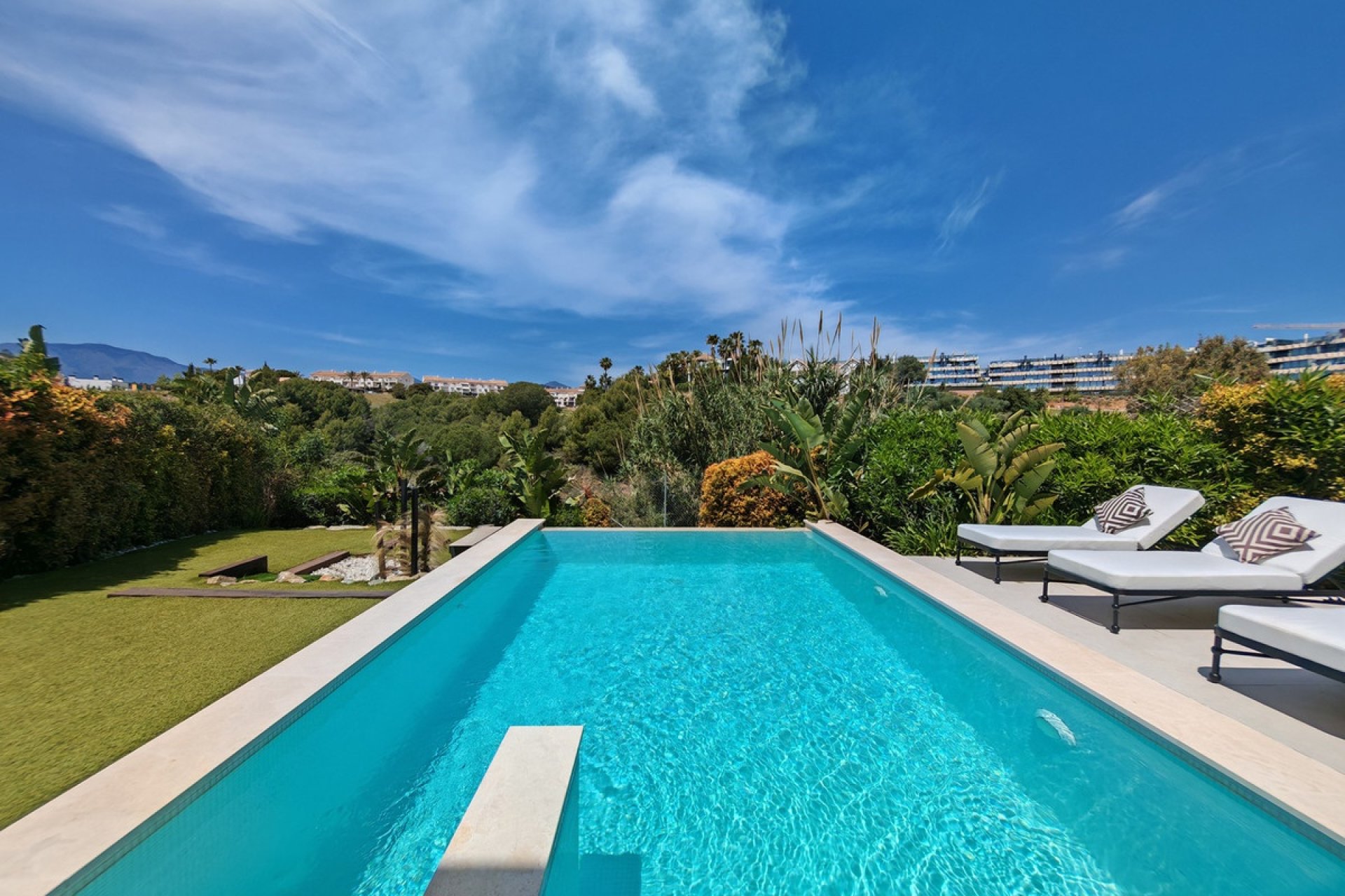 Resale - Villa - Estepona - Estepona Centro