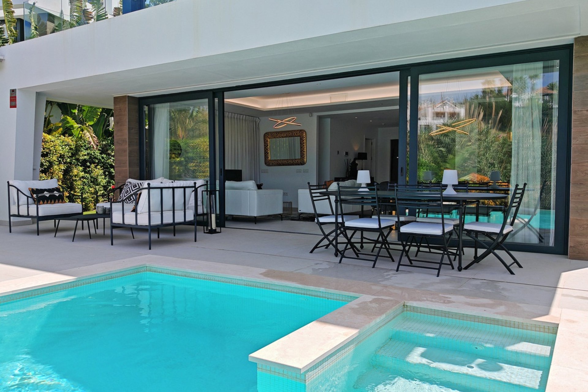 Resale - Villa - Estepona - Estepona Centro