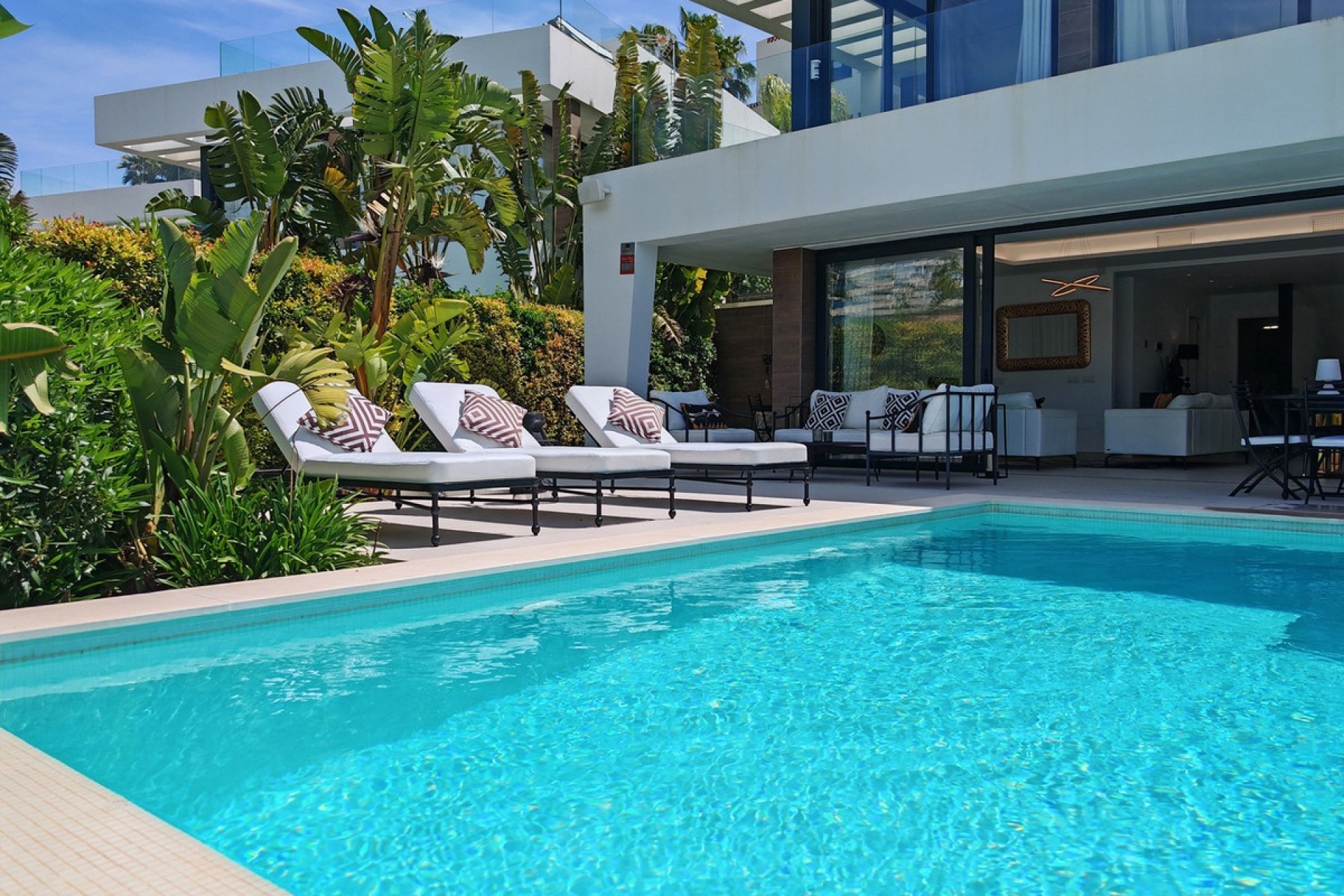 Resale - Villa - Estepona - Estepona Centro