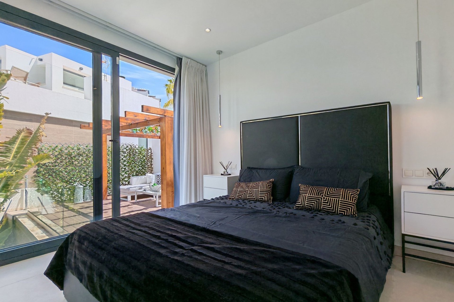 Resale - Villa - Estepona - Estepona Centro