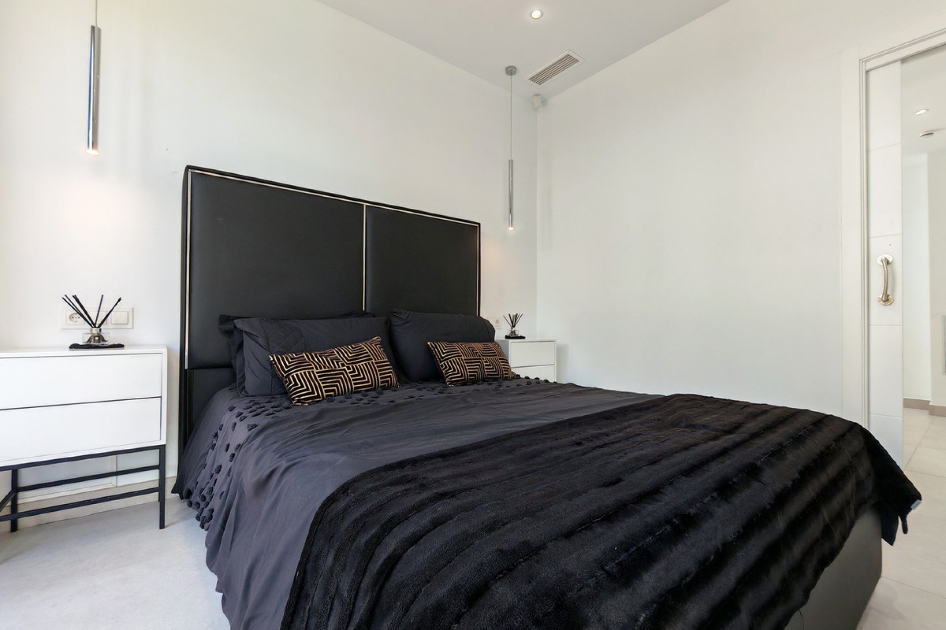Resale - Villa - Estepona - Estepona Centro