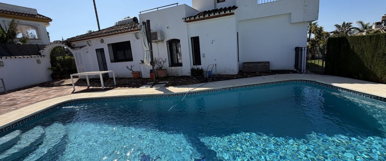 Resale - Villa - Estepona - Estepona Centro