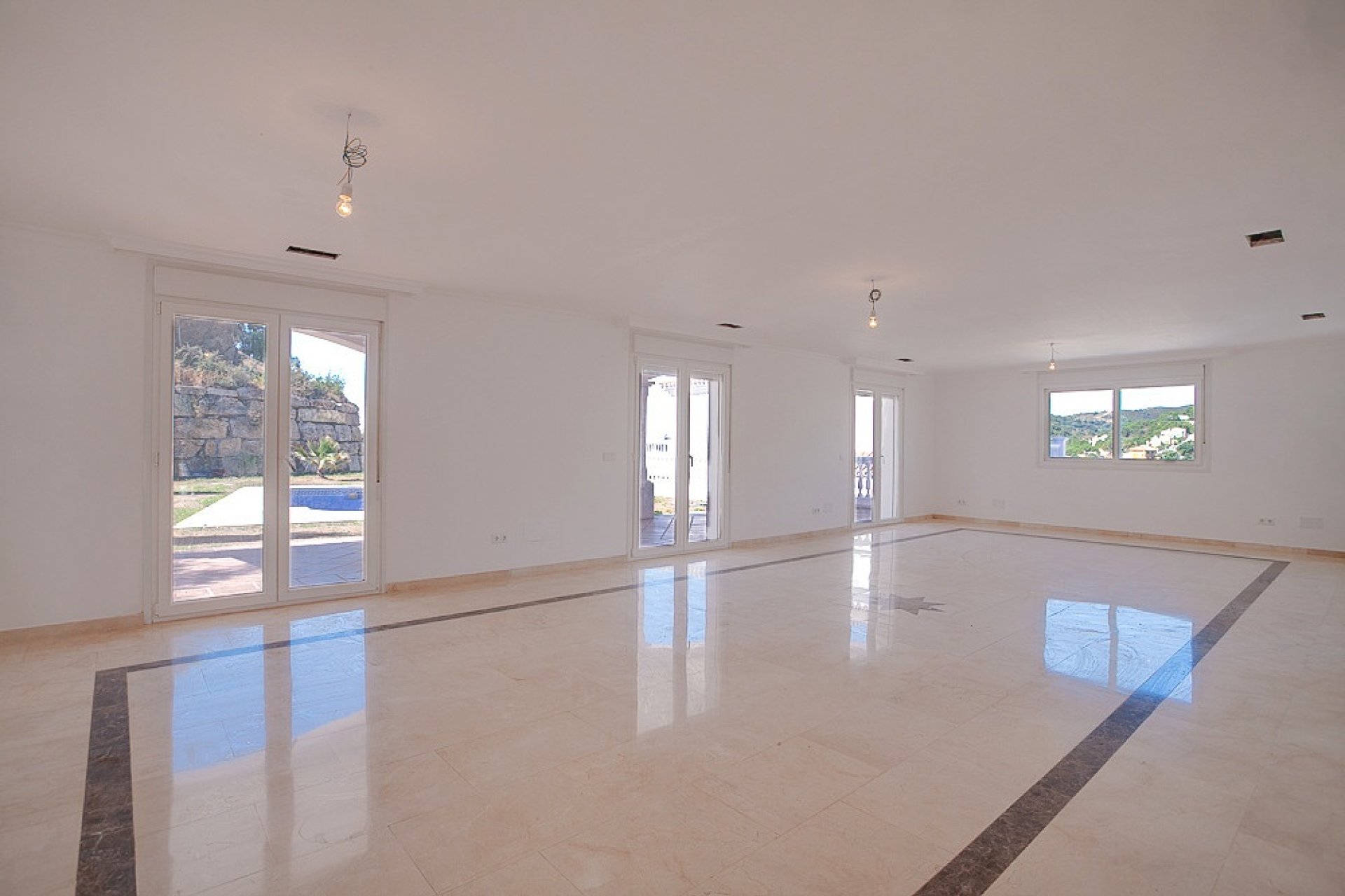 Resale - Villa - Estepona - Estepona Centro