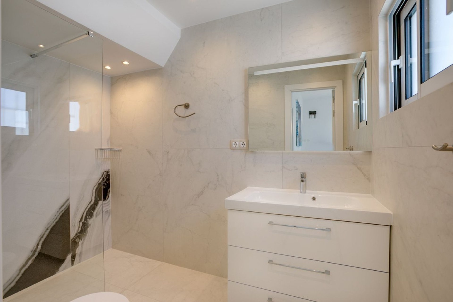 Resale - Villa - Estepona - Estepona Centro