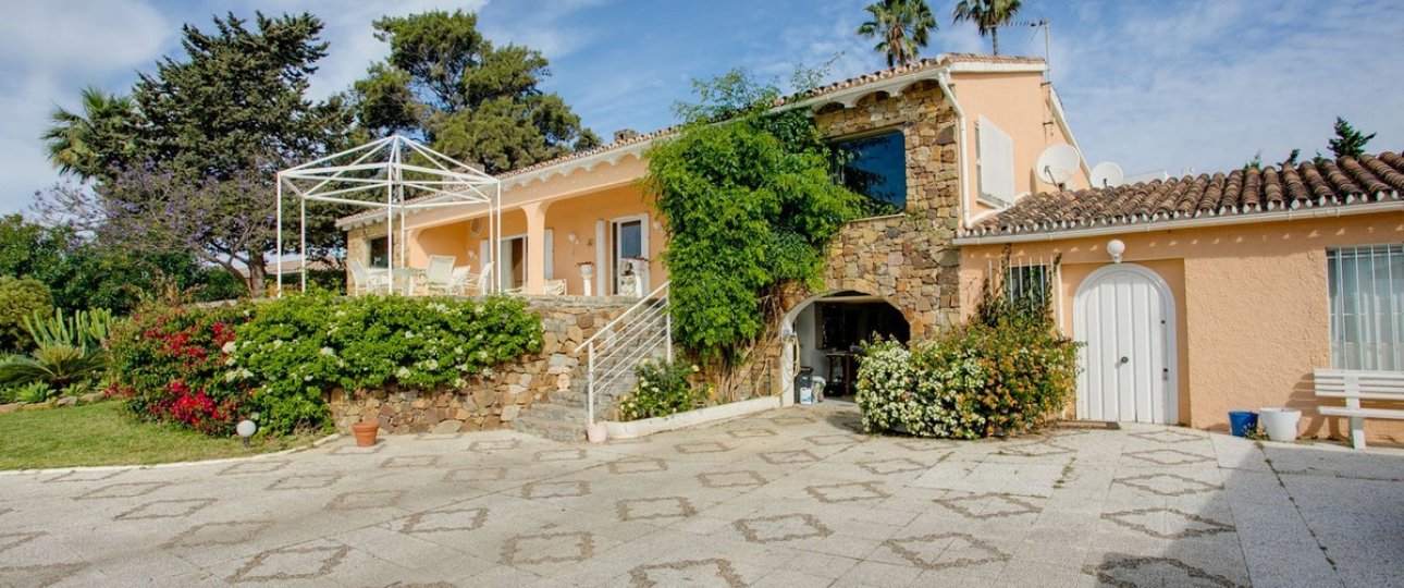 Resale - Villa - Estepona - Estepona Centro