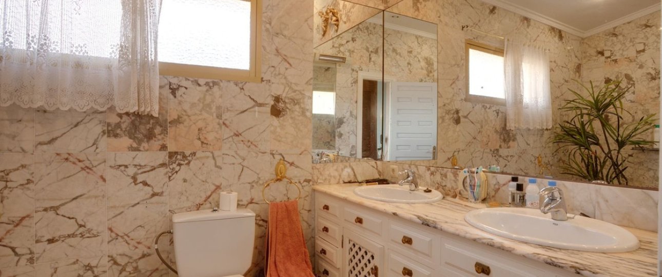Resale - Villa - Estepona - Estepona Centro