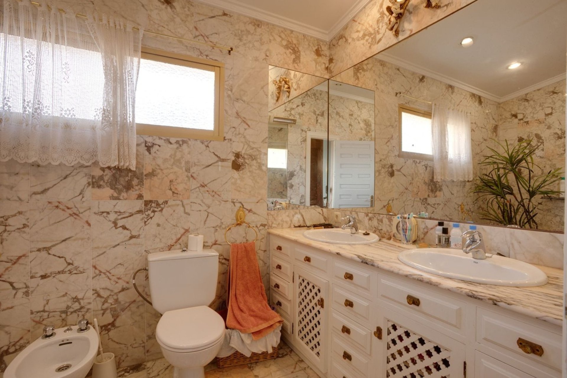 Resale - Villa - Estepona - Estepona Centro