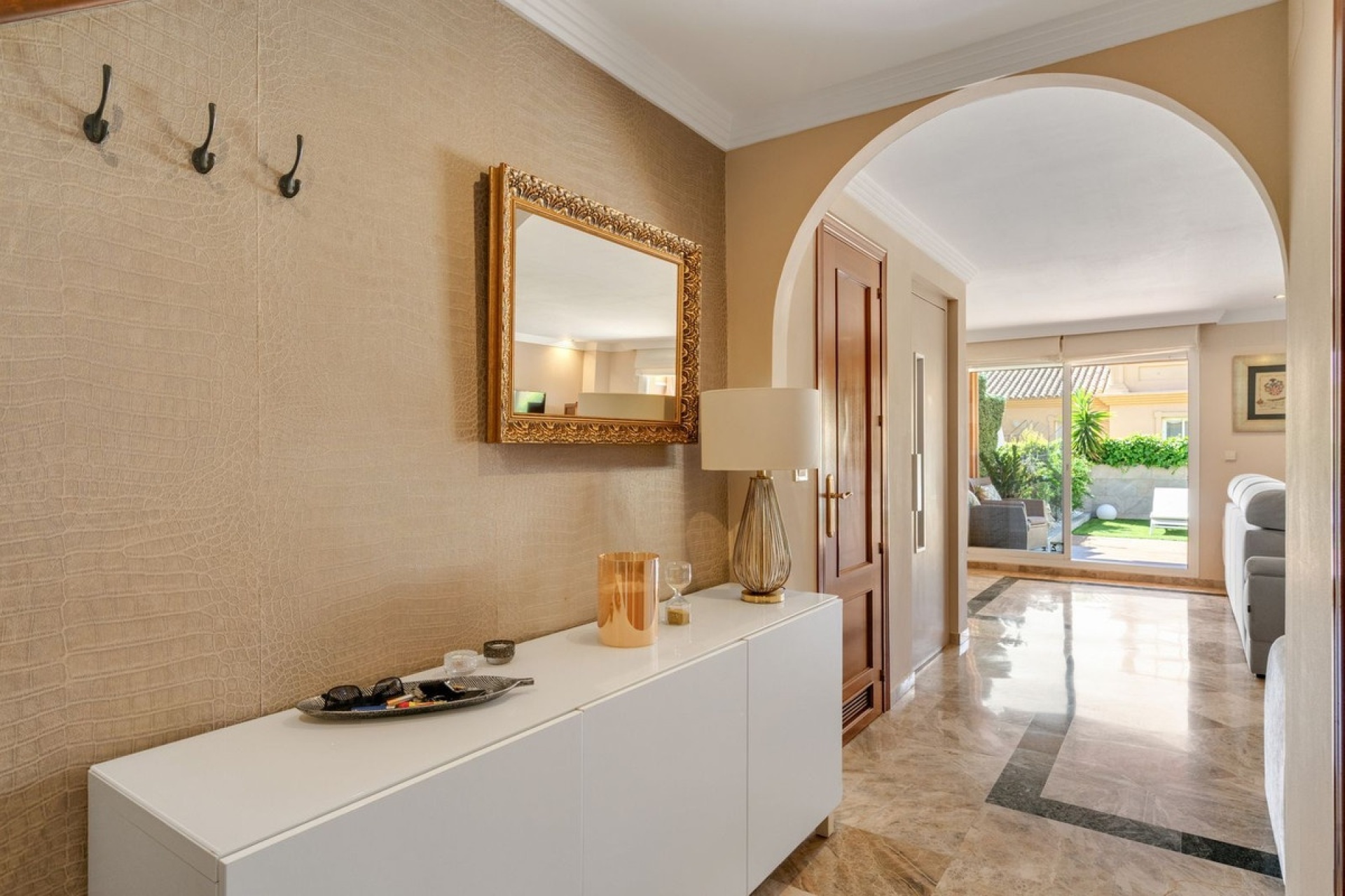 Resale - Villa - Estepona - Estepona Centro