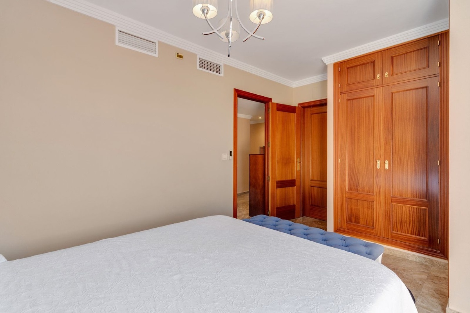 Resale - Villa - Estepona - Estepona Centro