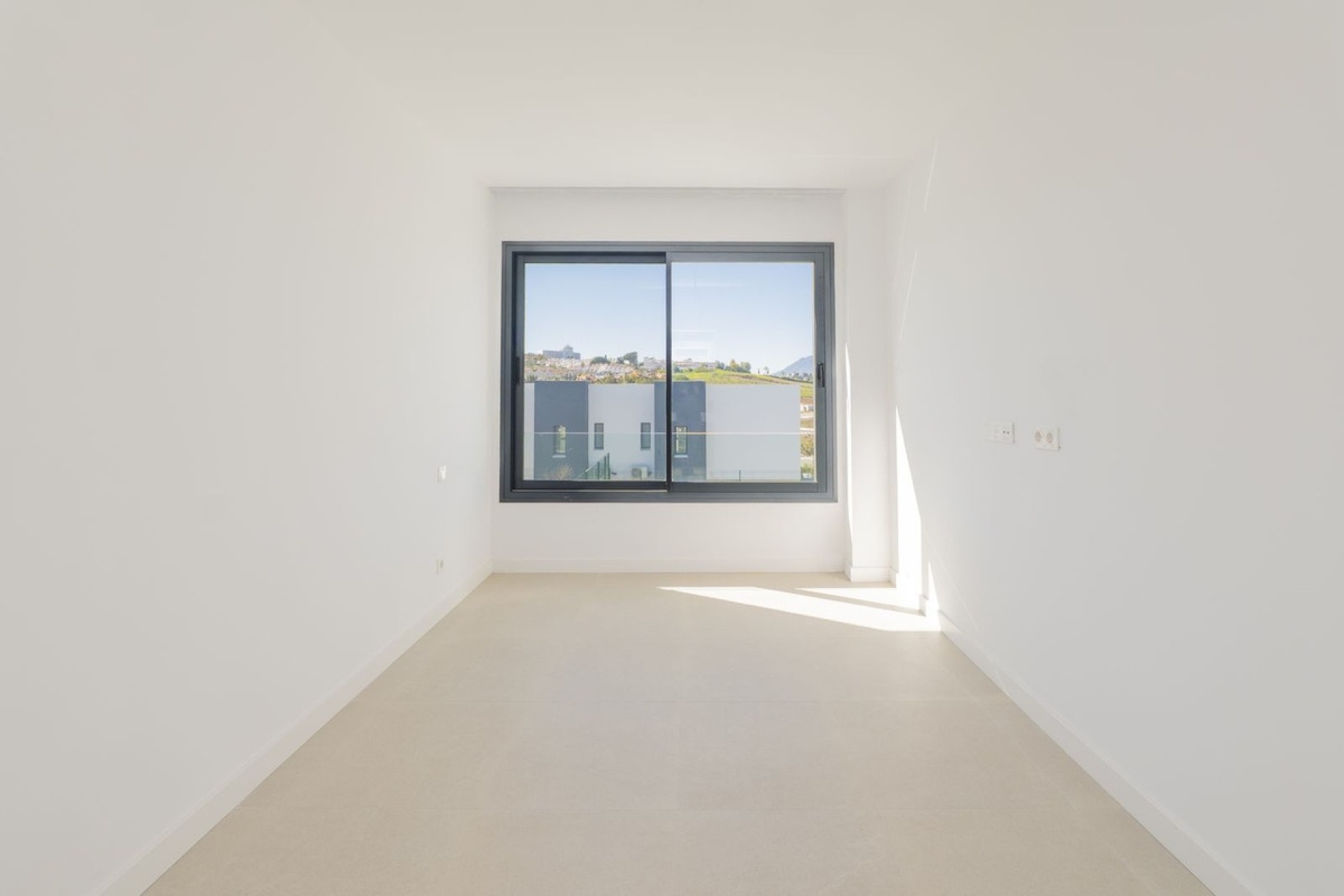 Resale - Villa - Estepona - Estepona Centro