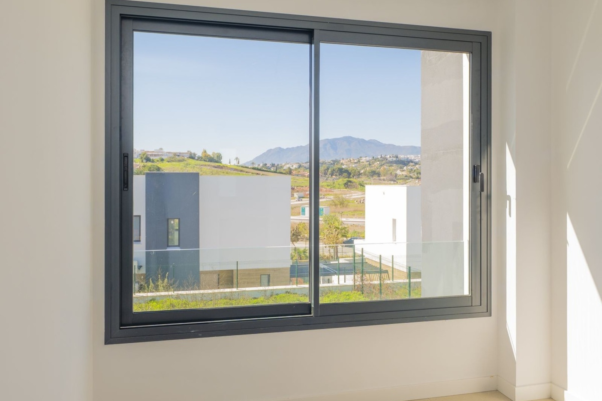 Resale - Villa - Estepona - Estepona Centro