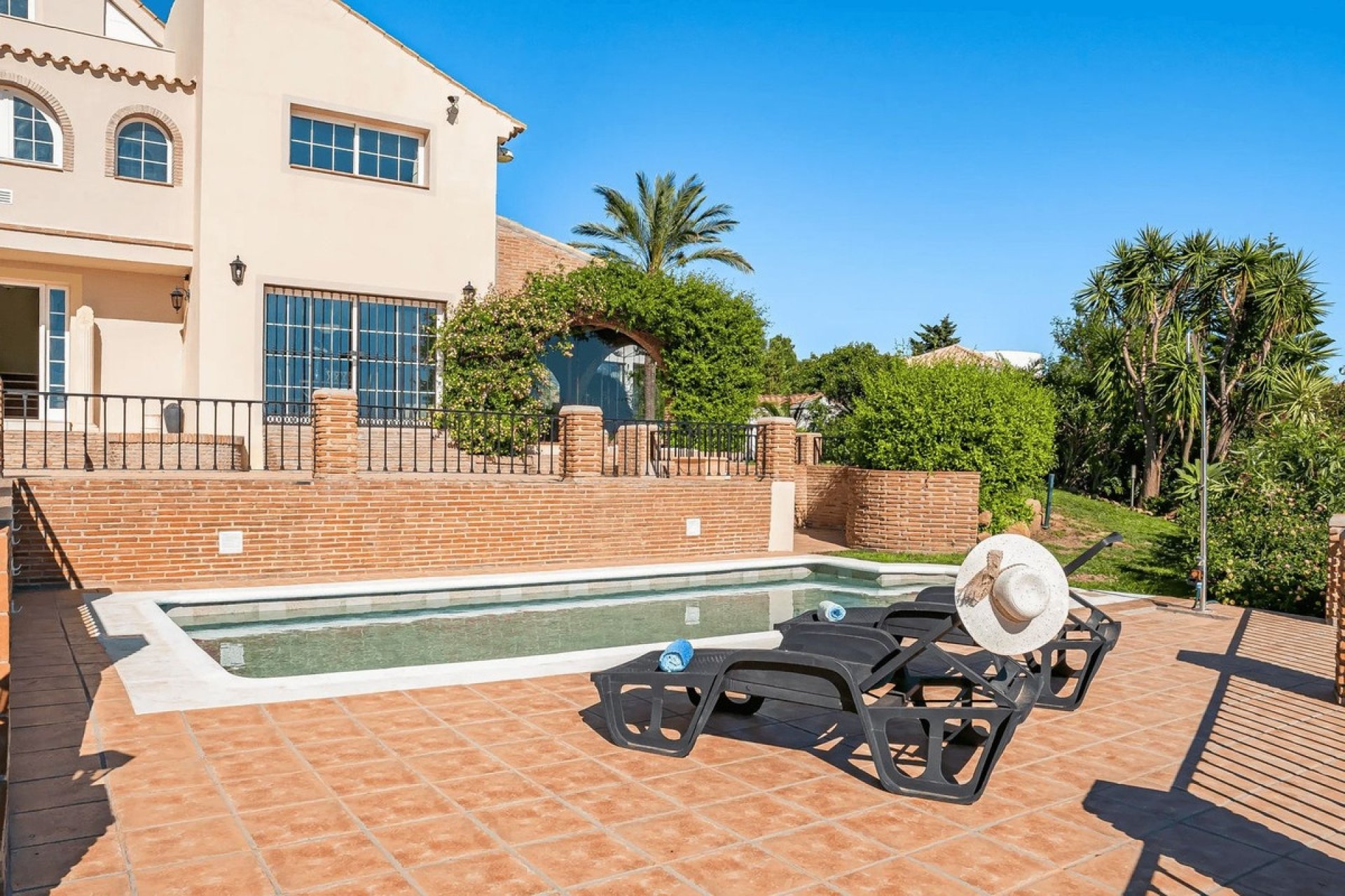 Resale - Villa - Estepona - Estepona Centro