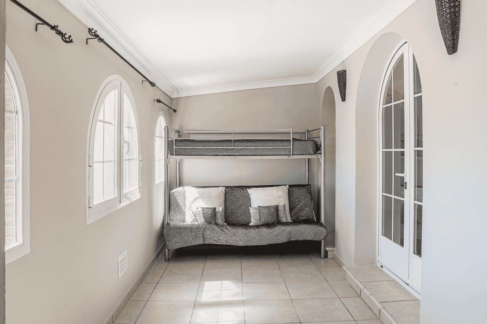 Resale - Villa - Estepona - Estepona Centro