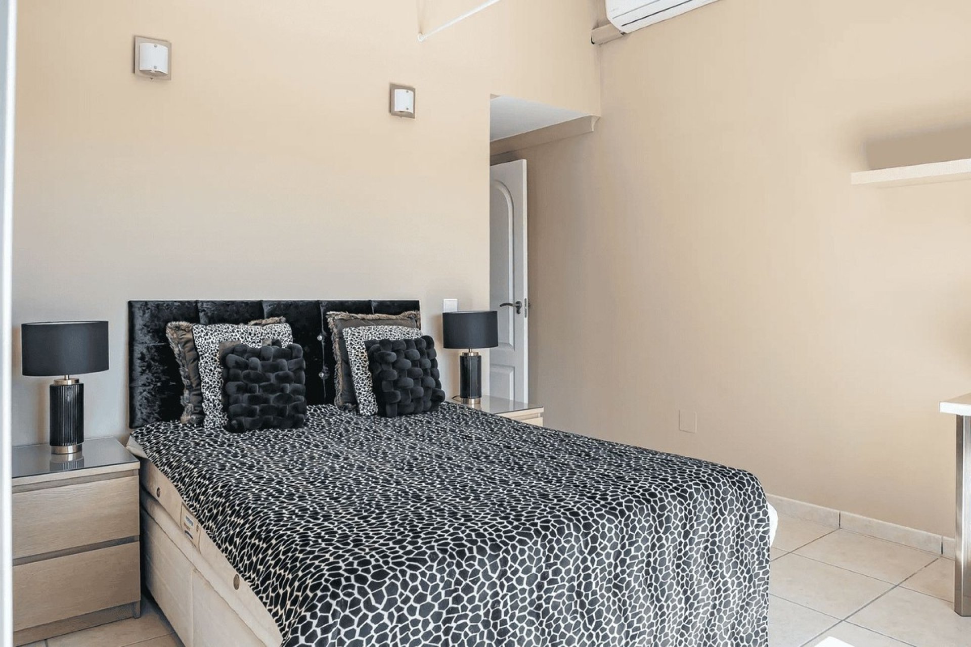 Resale - Villa - Estepona - Estepona Centro