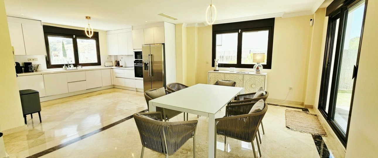 Resale - Villa - Estepona - Estepona Centro