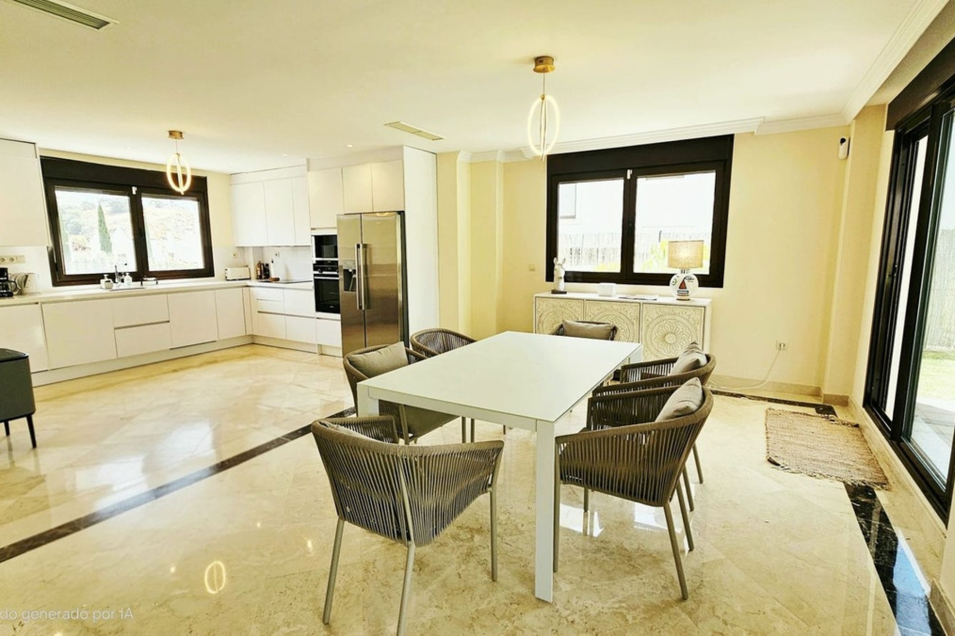 Resale - Villa - Estepona - Estepona Centro