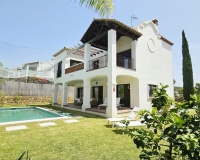 Resale - Villa - Estepona - Estepona Centro