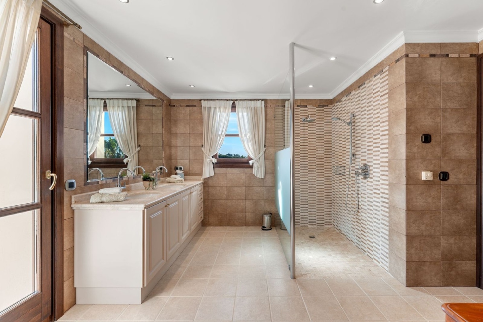 Resale - Villa - Estepona - Estepona Centro