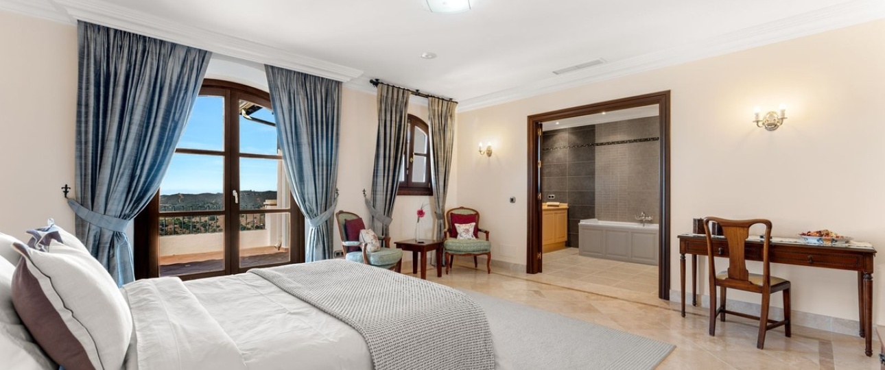 Resale - Villa - Estepona - Estepona Centro