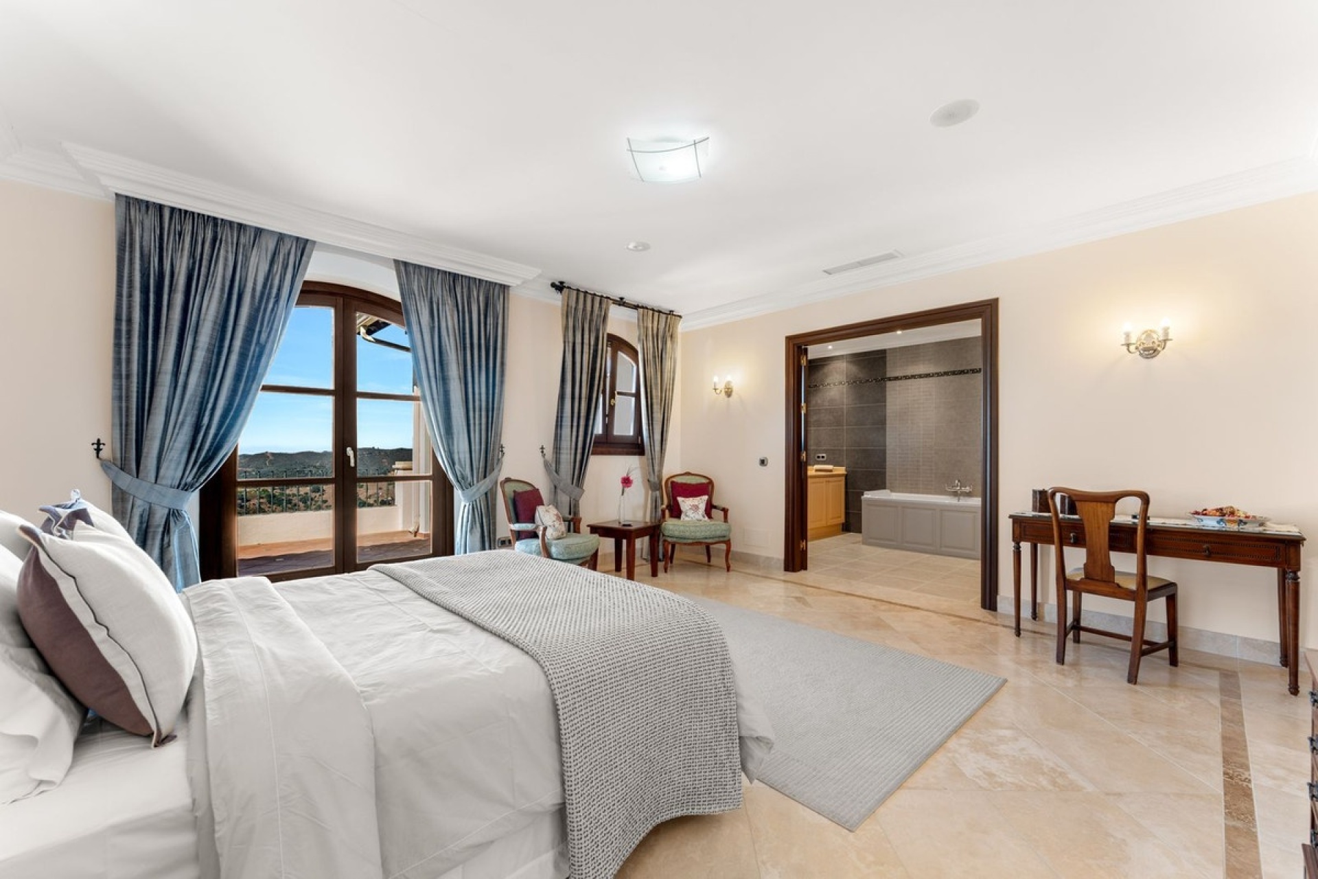 Resale - Villa - Estepona - Estepona Centro