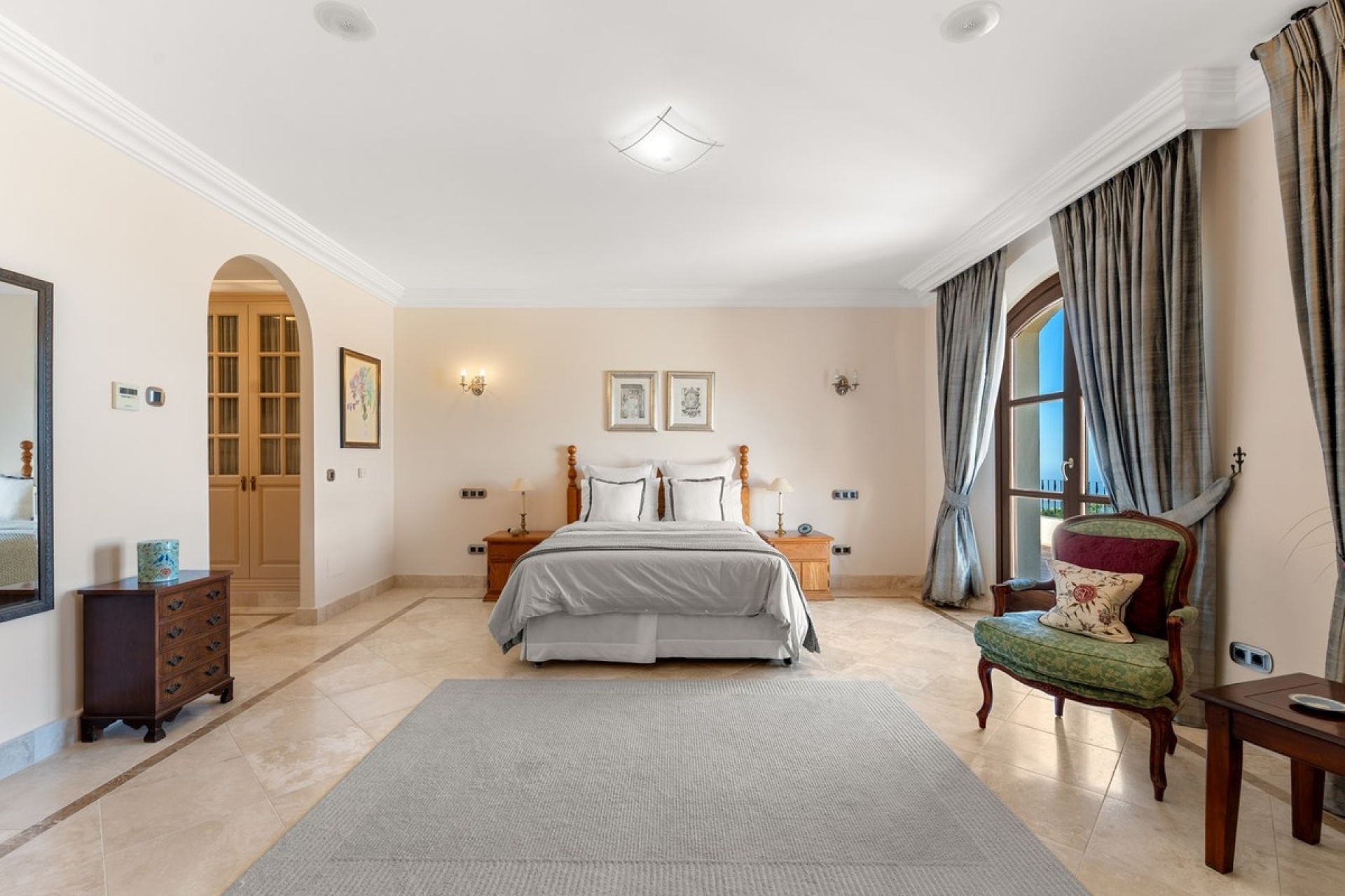 Resale - Villa - Estepona - Estepona Centro