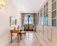 Resale - Villa - Estepona - Estepona Centro