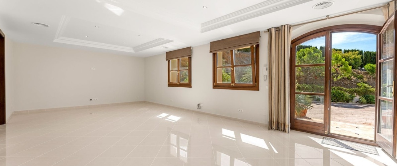 Resale - Villa - Estepona - Estepona Centro