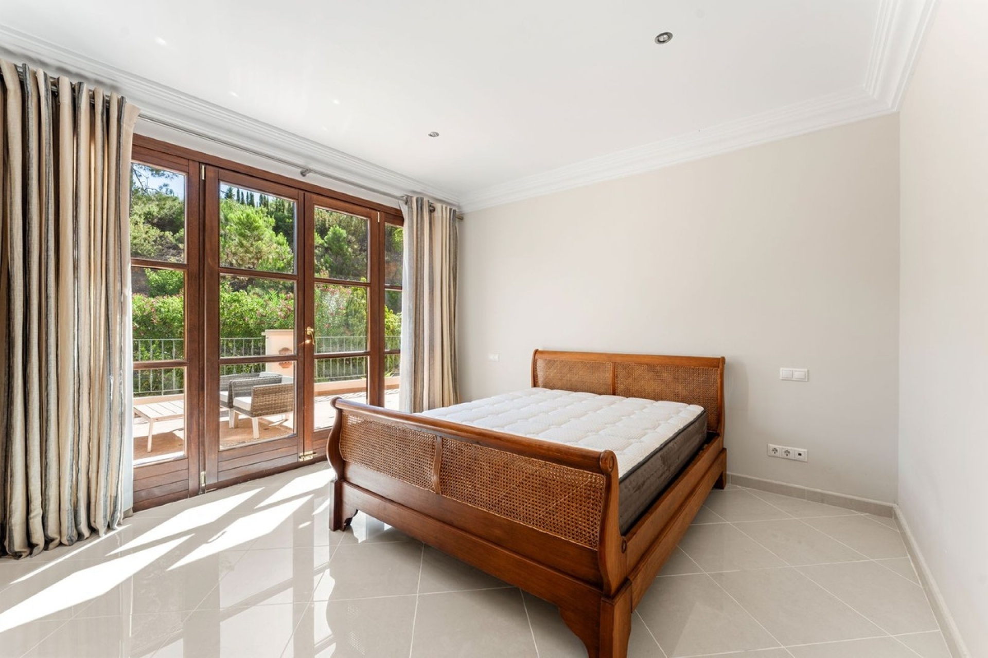 Resale - Villa - Estepona - Estepona Centro