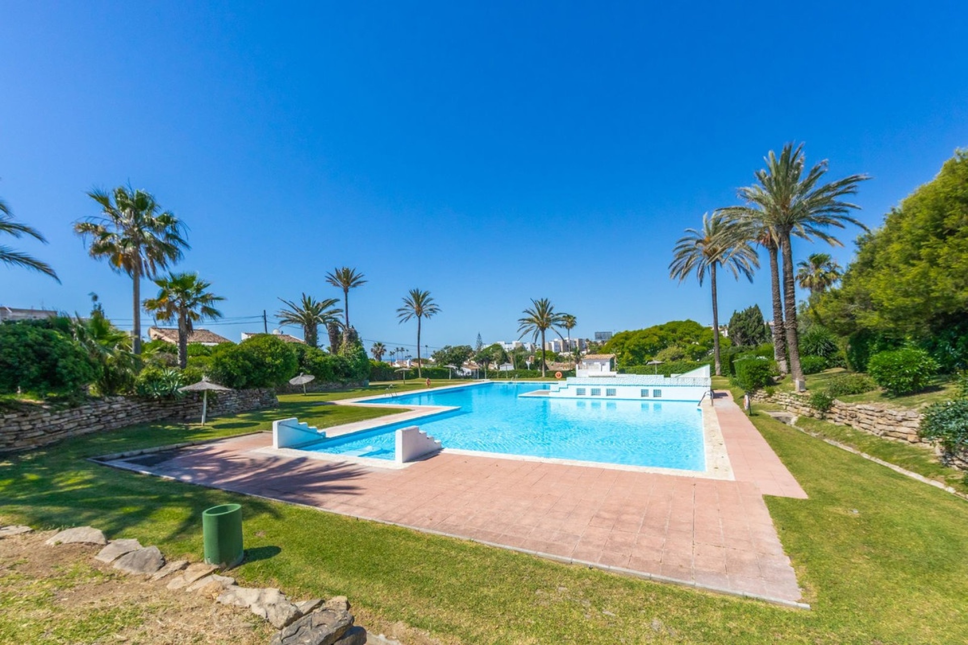 Resale - Villa - Estepona - Estepona Centro