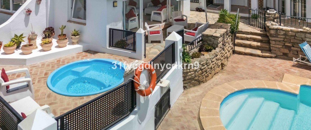 Resale - Villa - Estepona - Estepona Centro