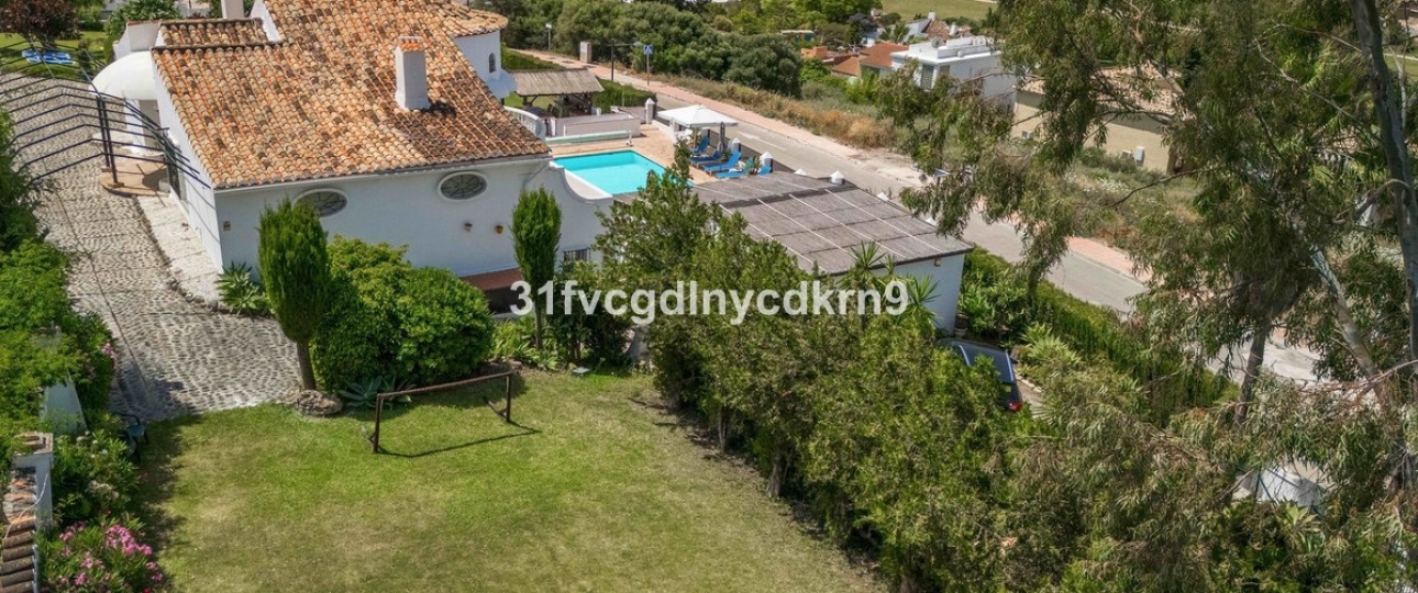 Resale - Villa - Estepona - Estepona Centro